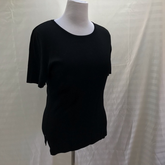 Simple black polyester knit short sleeve top - Picture 2 of 5